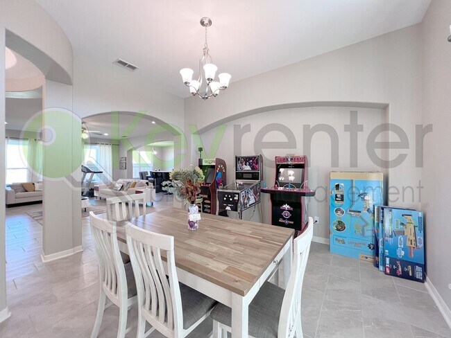 Building Photo - 4708 Ensenada Ave