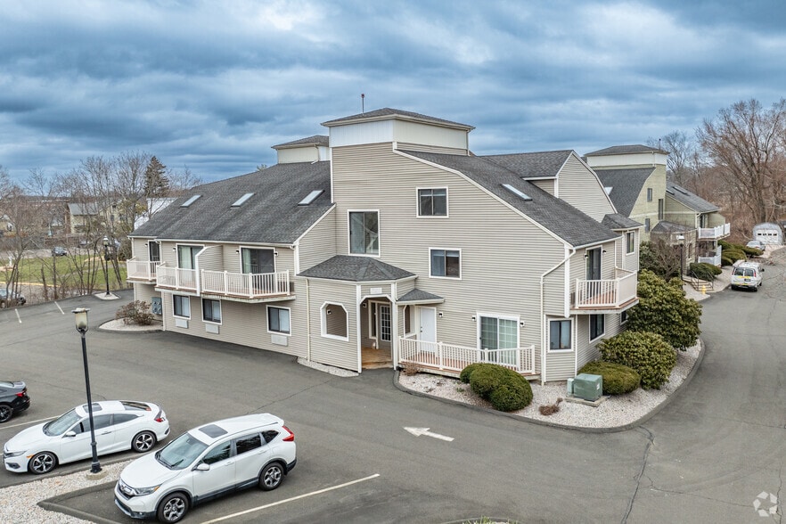 1171 Main St, Branford, CT 06405 - Valley Court