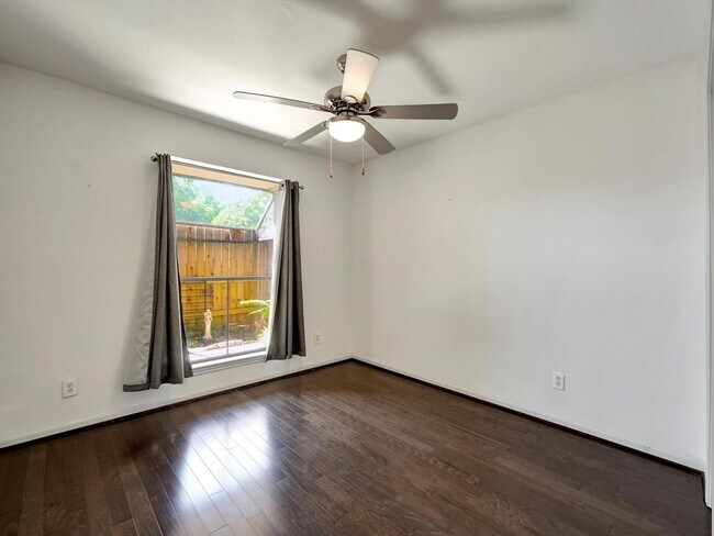 Building Photo - 1601 S Shepherd Dr