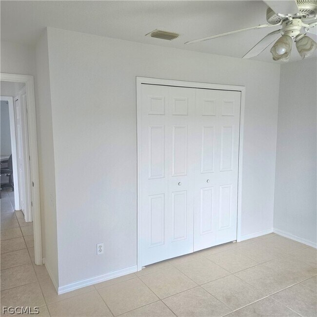 Building Photo - 3315 SW 8th Ct