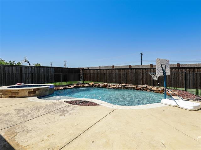 Building Photo - 1614 Pin Oak Trail
