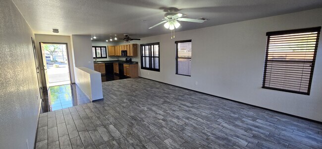 Building Photo - 3448 S Chaparral Rd