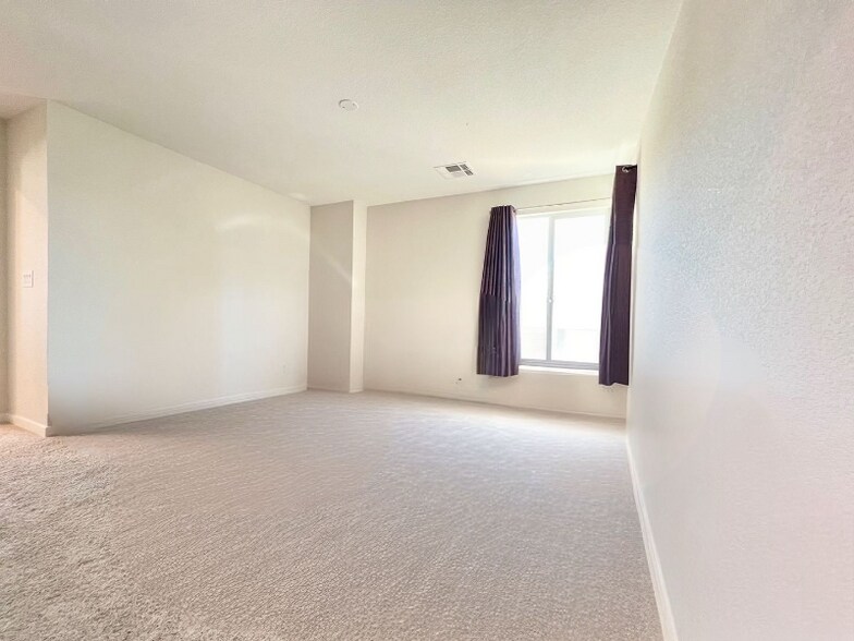 Building Photo - 2878 Sweeping Palm Rd