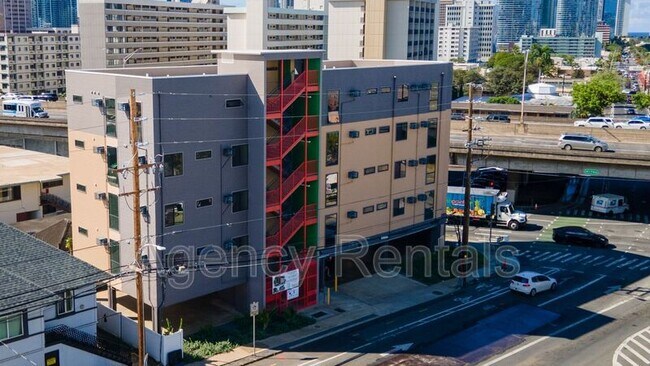 Building Photo - 1407 Pensacola St