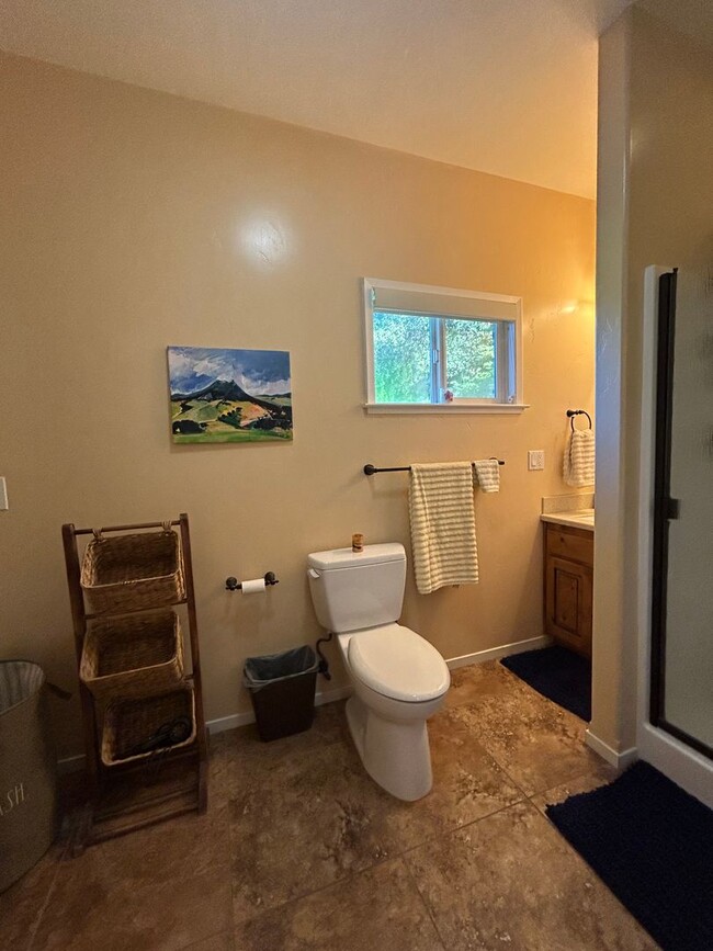 Building Photo - Splendid Furnished Estate- Studio Cottage