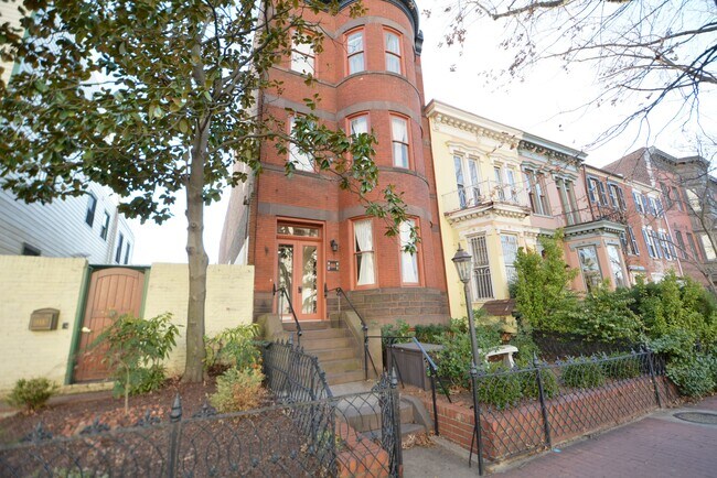 Primary Photo - 118 3rd St SE