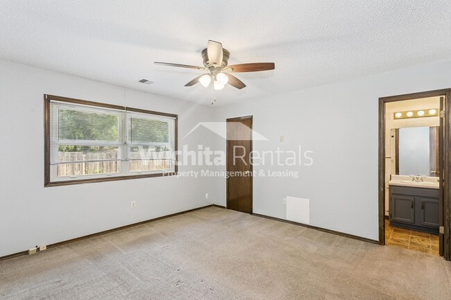 Building Photo - 3 bedroom 2 bathroom home