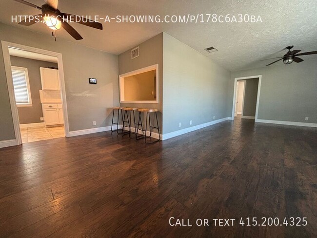 Building Photo - Beautifully Upgraded 3 Bedroom Home