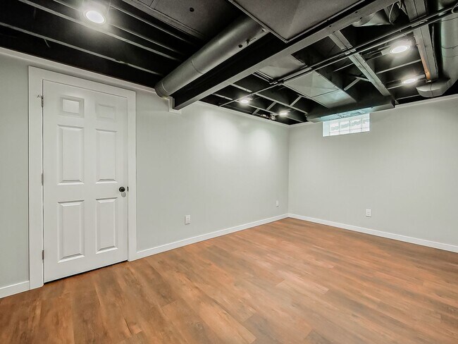 Building Photo - 21530 Olmstead St