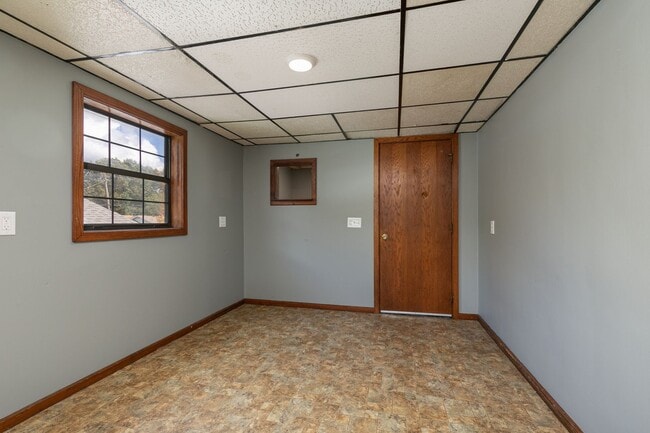 Building Photo - Adorable 4 bedroom | 2 bathroom | 2 car ga...