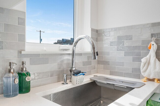 Building Photo - 4806 Dayton Ave N