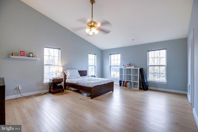 Building Photo - 8069 Gatehouse Rd