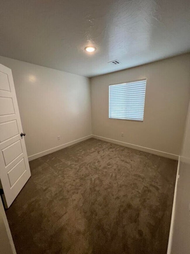 Building Photo - 5924 Aragorn Ln