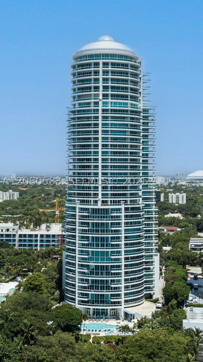 Building Photo - 2127 Brickell Ave