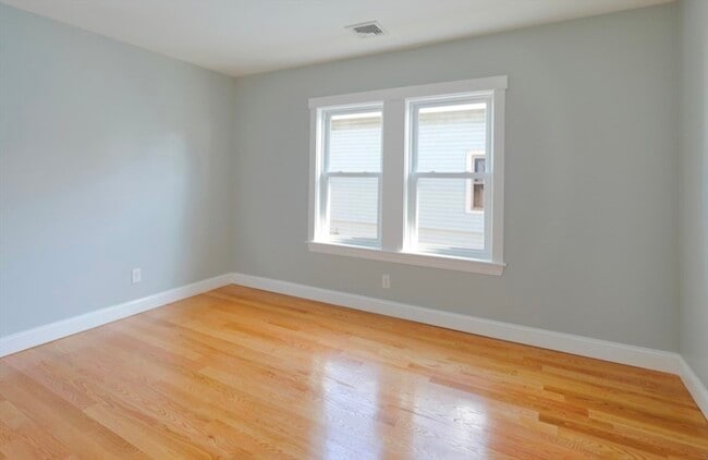 Building Photo - 28 2nd St