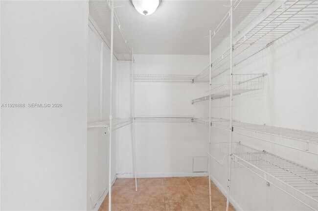 Building Photo - 1830 Dixieana St