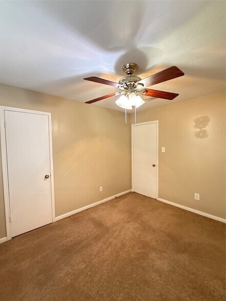 Building Photo - 15919 Hiram Clarke Rd