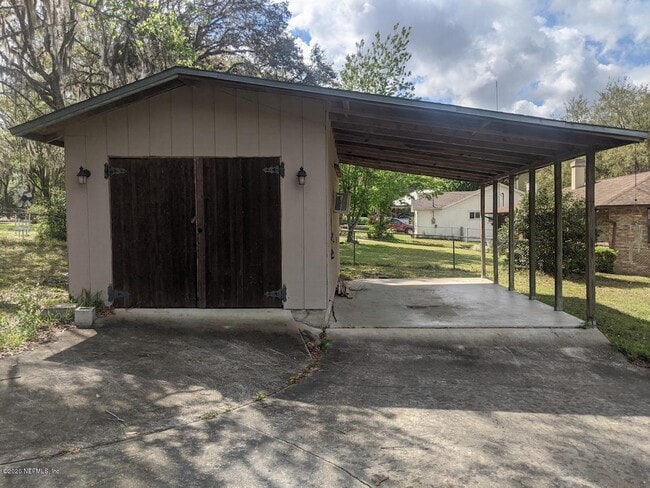 Building Photo - 5640 Silver Sands Cir