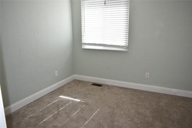 Building Photo - 16407 Westglen Farms Dr