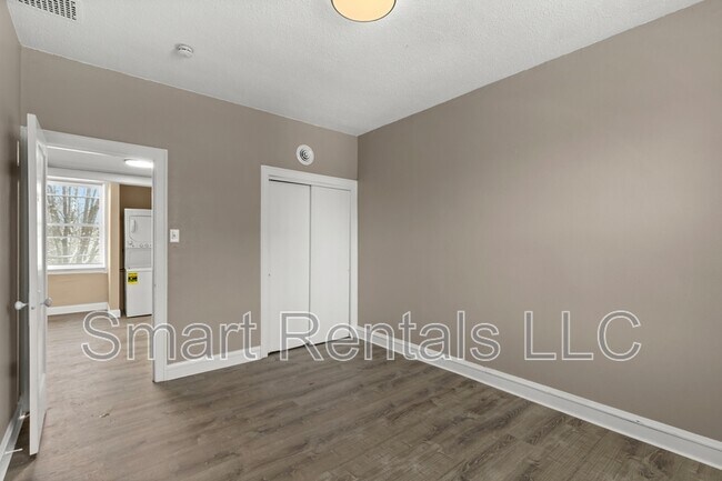 Building Photo - 4205 Ellenwood Ave