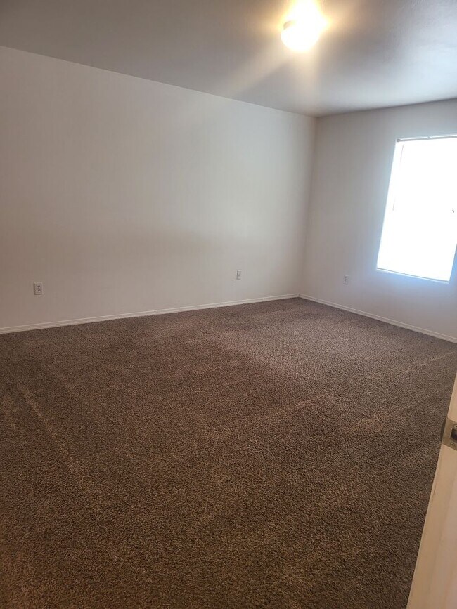 Building Photo - 215-217 K Street -Duplex