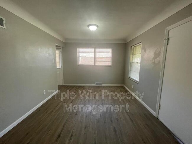 Building Photo - 6918 Etzel Ave