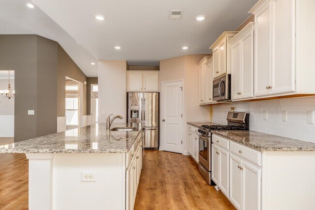 Building Photo - 1208 Ficus Dr