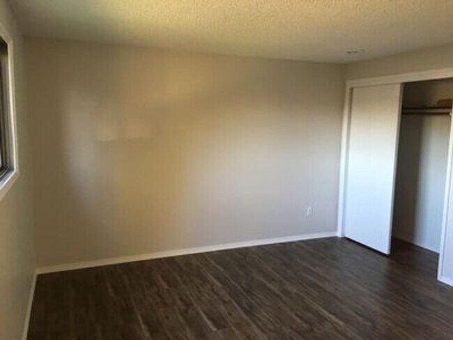 Building Photo - Spacious 5bd 2.5ba on the South Hill!