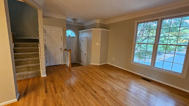 Building Photo - 6342 Franconia Commons Dr