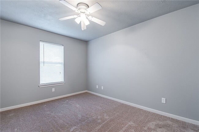 Building Photo - 504 Nelson Ln