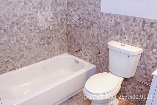 Building Photo - 1025 E Montgomery Ave