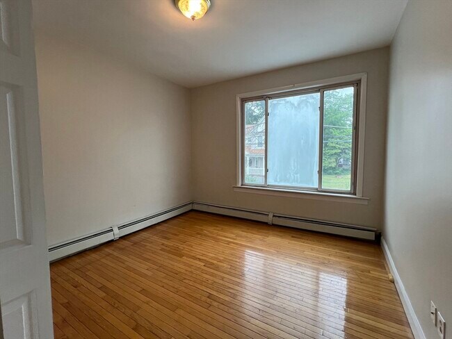 Building Photo - 42 Waugh St