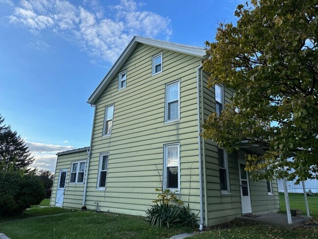 Building Photo - 3 Bedroom 1 Bathroom Myerstown Single Home