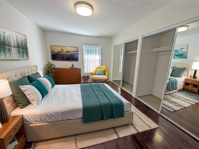 Building Photo - 4402 Mammoth Ave