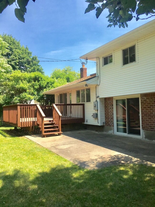 Building Photo - 393 White Birch Ln