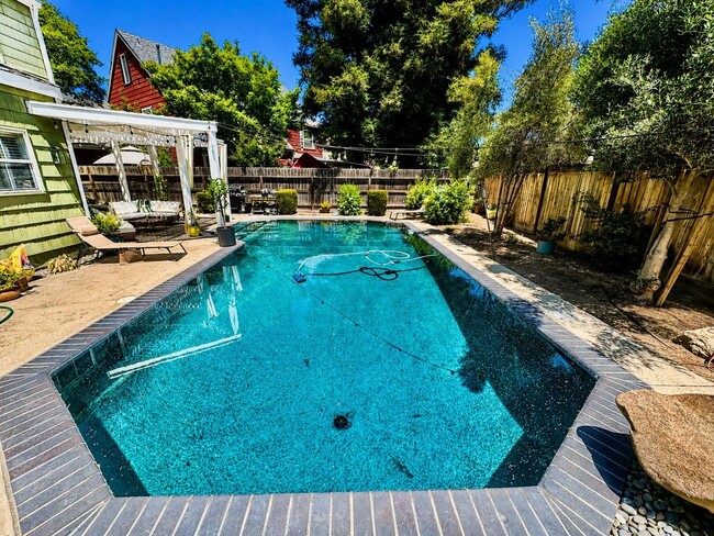 Building Photo - Beautiful Woodward Park 3/3 in Gated Community