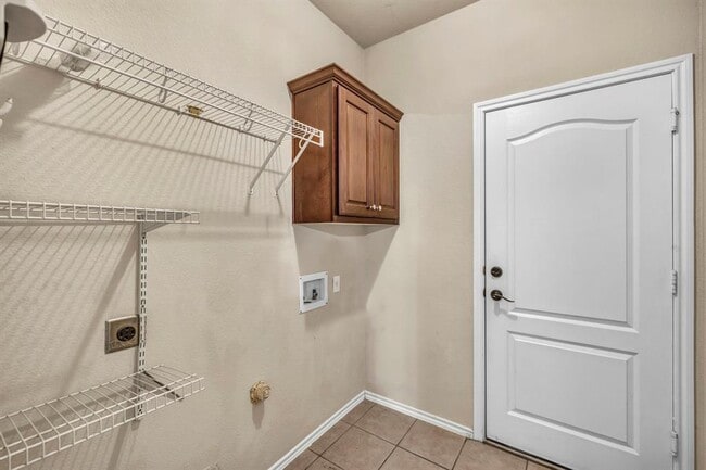 Building Photo - 3748 Pine Needle Cir