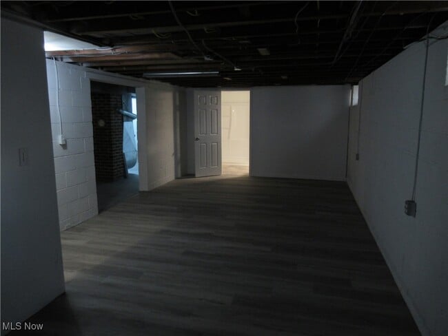 Building Photo - 285 Marion Dr