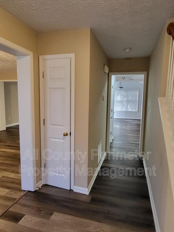 Building Photo - 287 Ridgestone Way SW