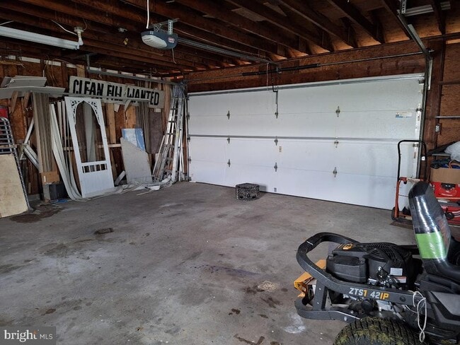 Building Photo - 711 Longs Gap Rd