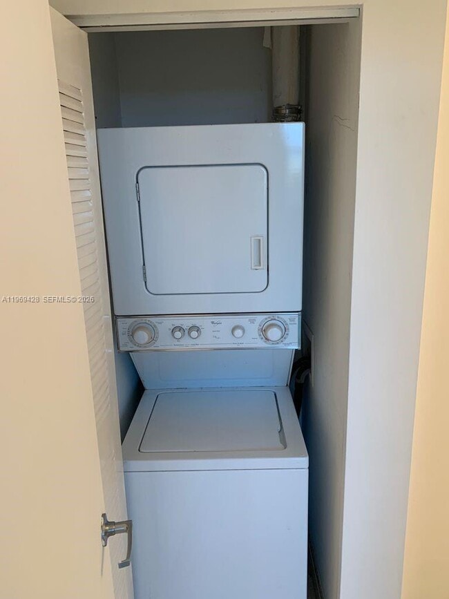 Building Photo - 1 Glen Royal Pkwy