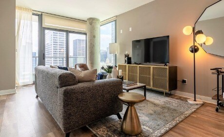 Building Photo - 451 N State St