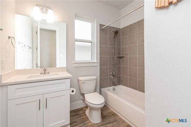 Building Photo - 308 Saturnia Dr