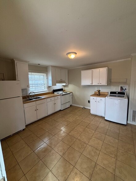 Building Photo - 121 West St