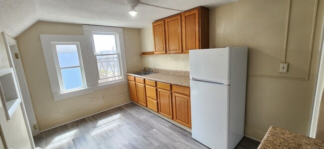 Building Photo - 214 Blohm St