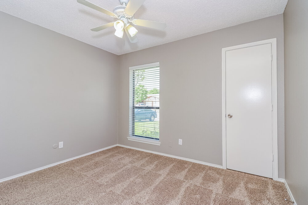 Building Photo - 7608 Meadowlark Ln N