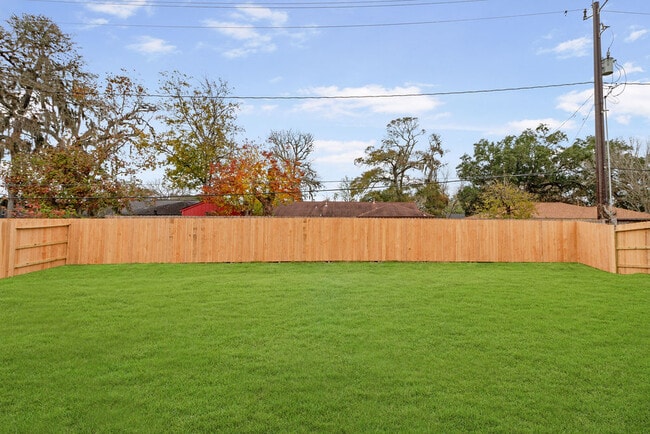Building Photo - 401 Magnolia Ln