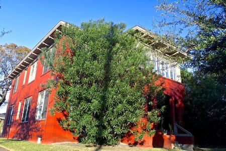 Building Photo - 4101 Dallas St