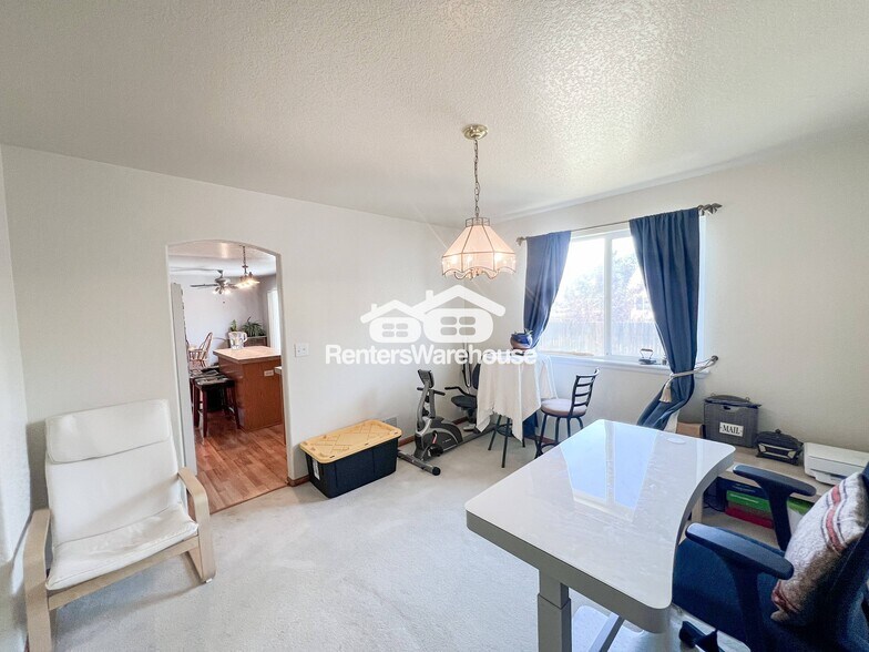 Building Photo - 4392 Deephaven Ct