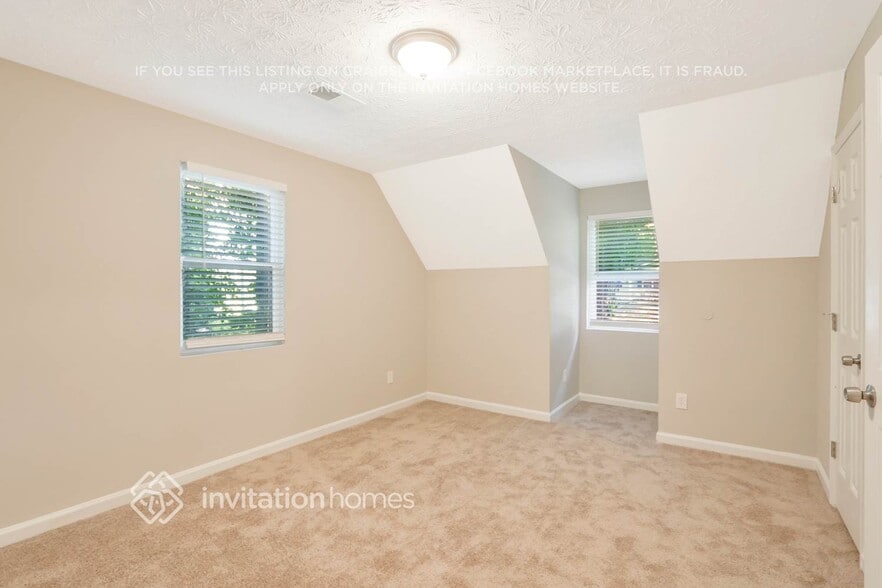 Building Photo - 662 Lakeridge Dr SE